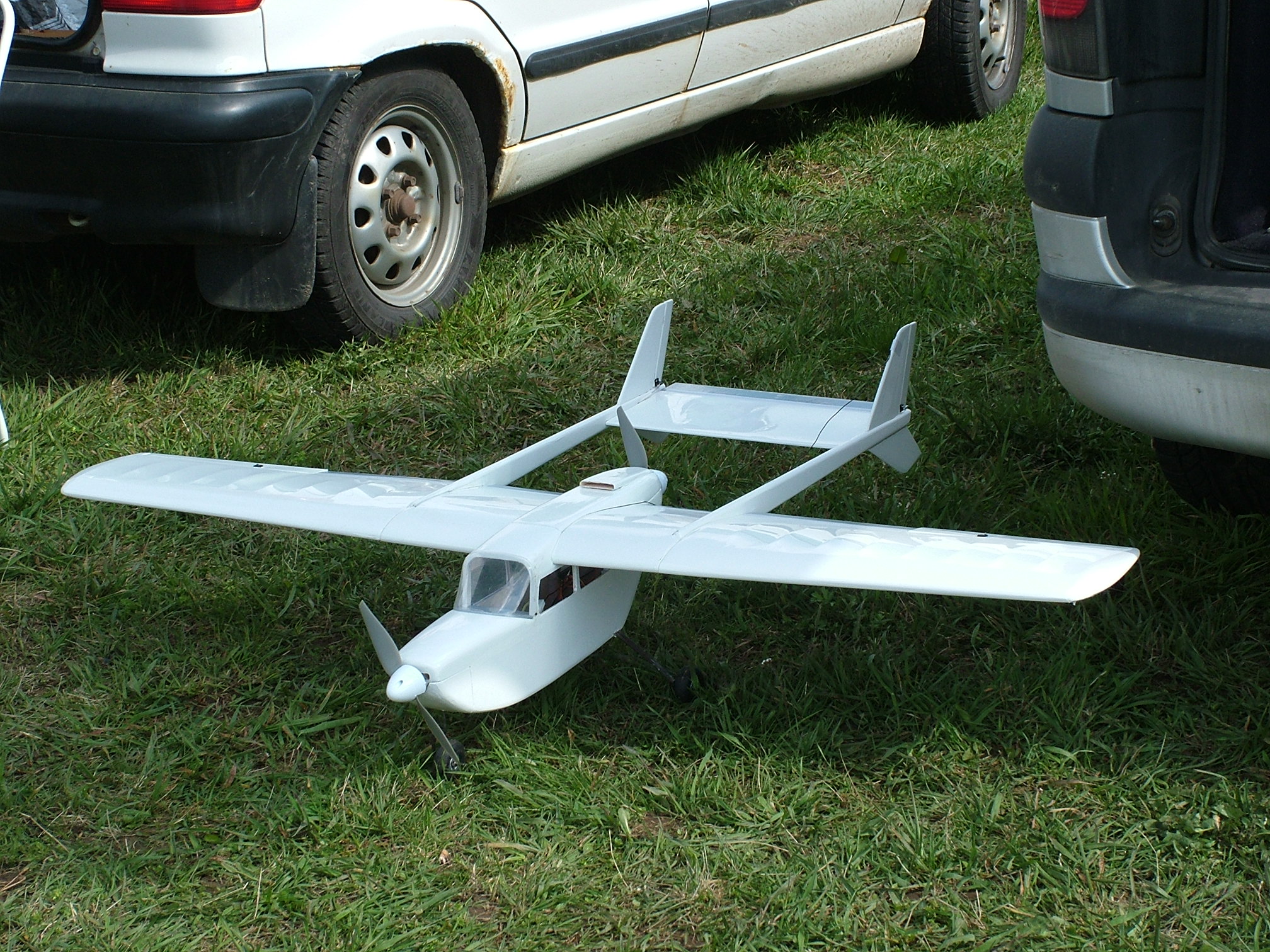 009 - Hezká Cessna - motorky ji neuvezly.JPG